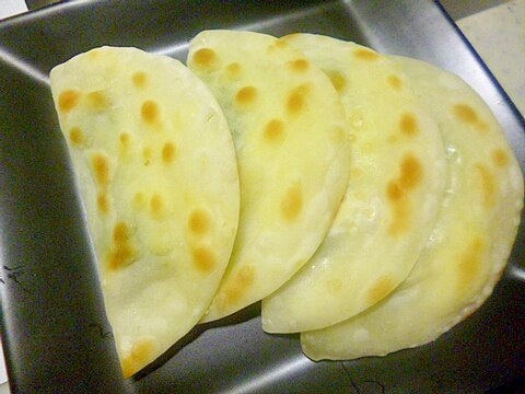 簡単♪アレンジ♪餃子の皮で♪紫蘇とチーズのおつまみ